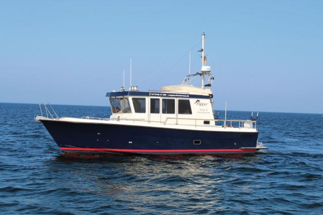 Seebestattung ab Rügen Glowe auf der MY Flipper mit bis zu 11 Trauergästen